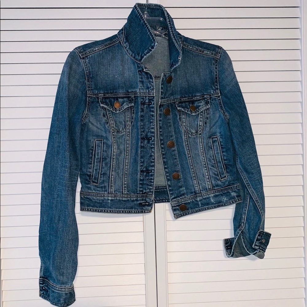 EUC Cropped AE Denim Jacket. Size Small